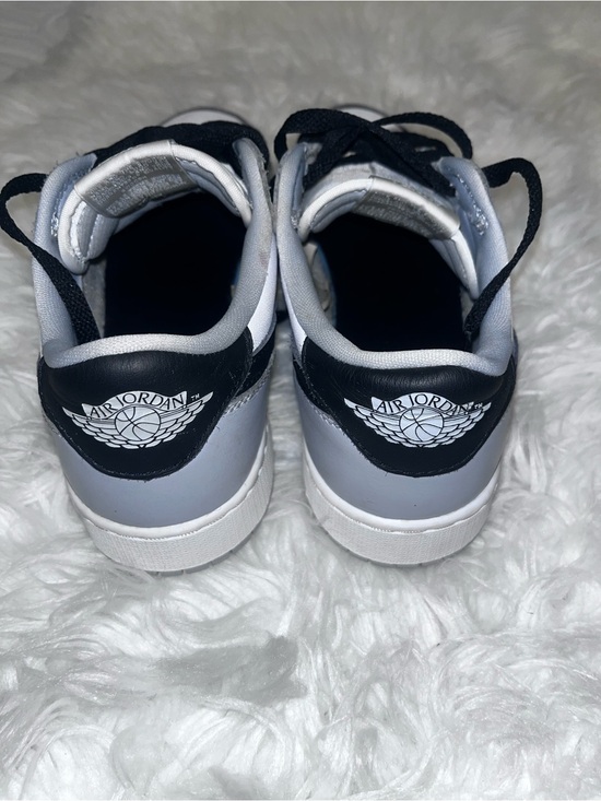 Nike Low Top Sneakers in White, Gray and Black main image 4